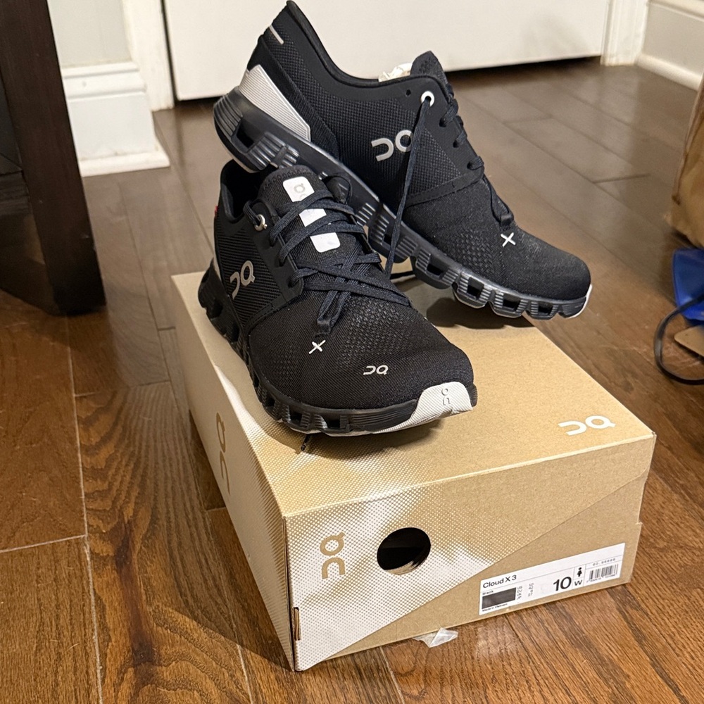 ON Cloud X 3 Women’s Sneaker size 10